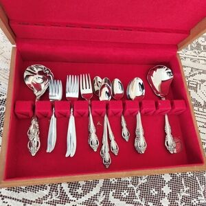 Oneida Stainless Steel Flatware Set with Red Case